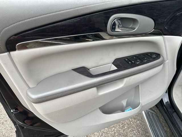 Buick Enclave FWD 4dr Convenience 2015