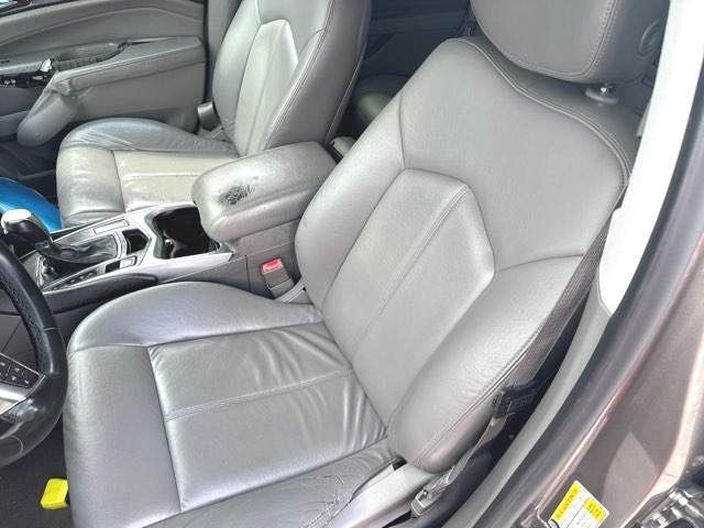 Cadillac SRX FWD 4dr Base 2011