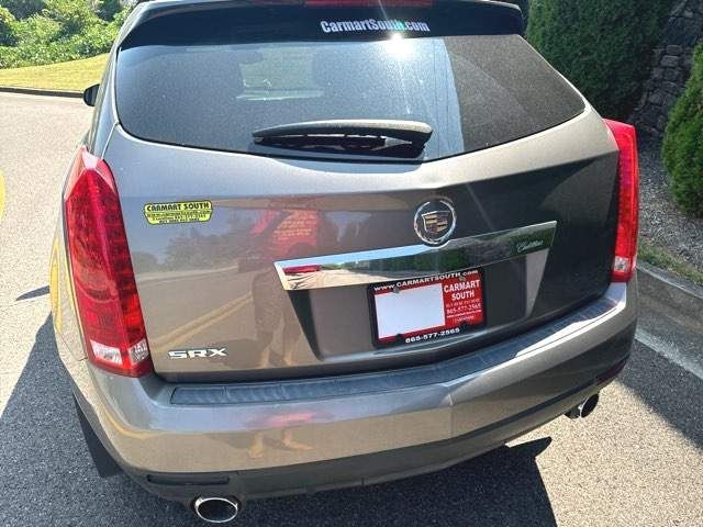 Cadillac SRX FWD 4dr Base 2011