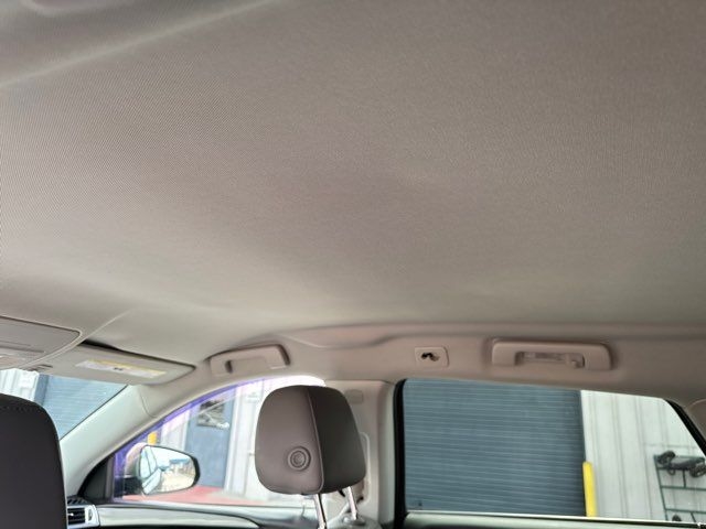 Cadillac SRX FWD 4dr Base 2011