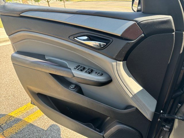 Cadillac SRX FWD 4dr Base 2011