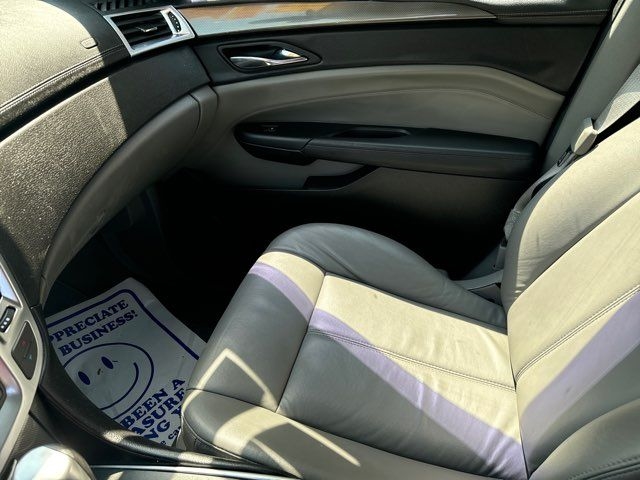 Cadillac SRX FWD 4dr Base 2011