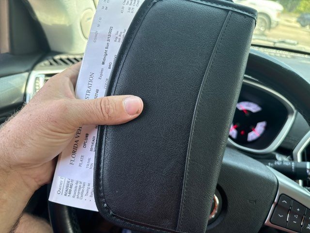 Cadillac SRX FWD 4dr Base 2011