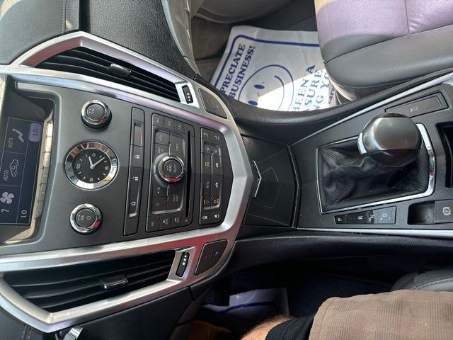 Cadillac SRX FWD 4dr Base 2011