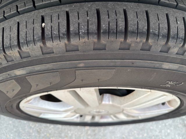 Cadillac SRX FWD 4dr Base 2011