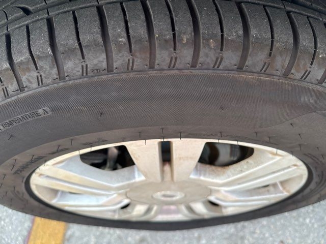 Cadillac SRX FWD 4dr Base 2011