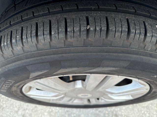 Cadillac SRX FWD 4dr Base 2011