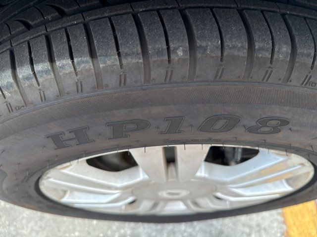 Cadillac SRX FWD 4dr Base 2011