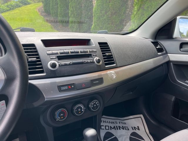 Mitsubishi Lancer 4dr Sdn Man ES 2009