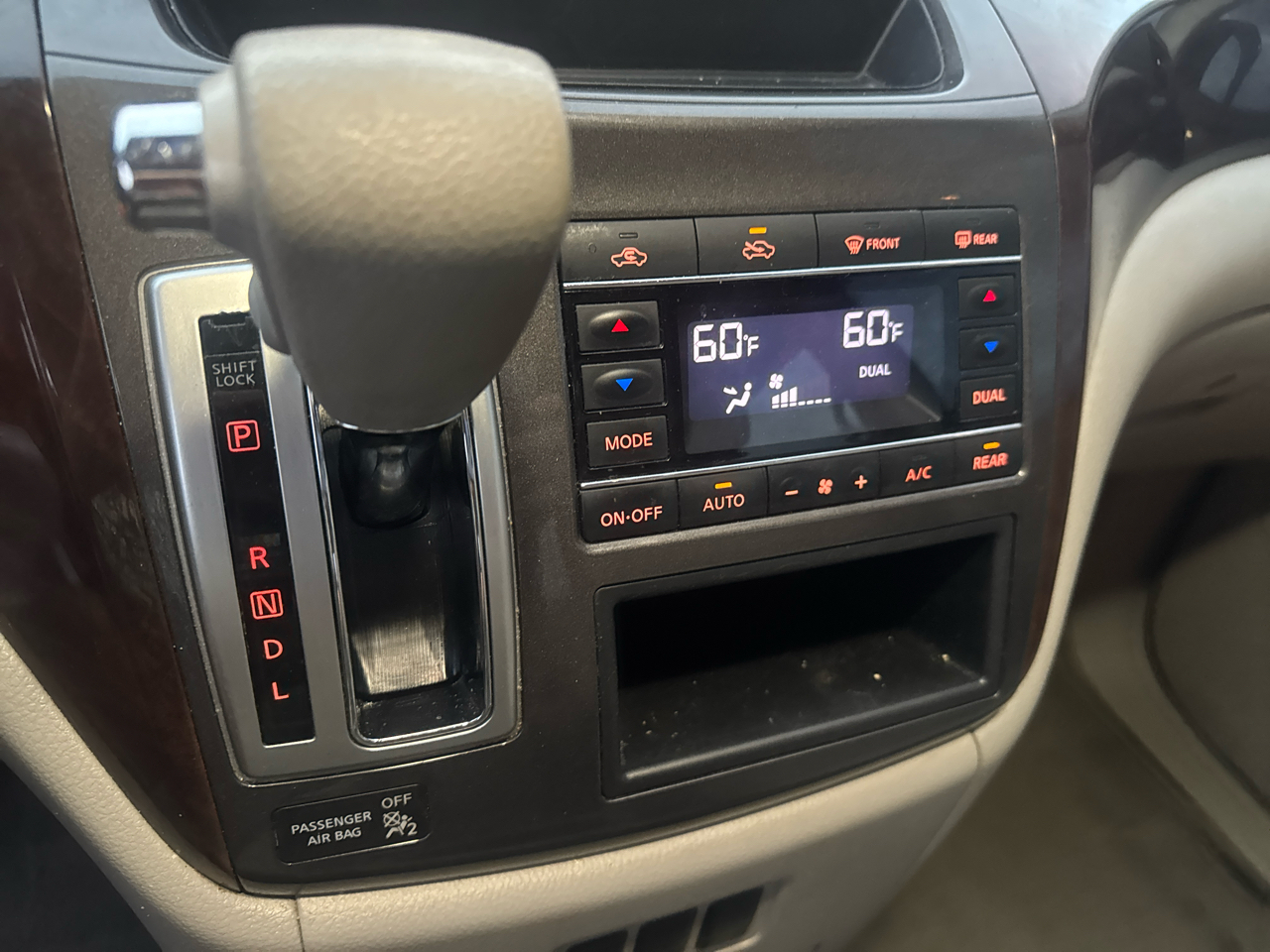 Nissan Quest 4dr Platinum 2016