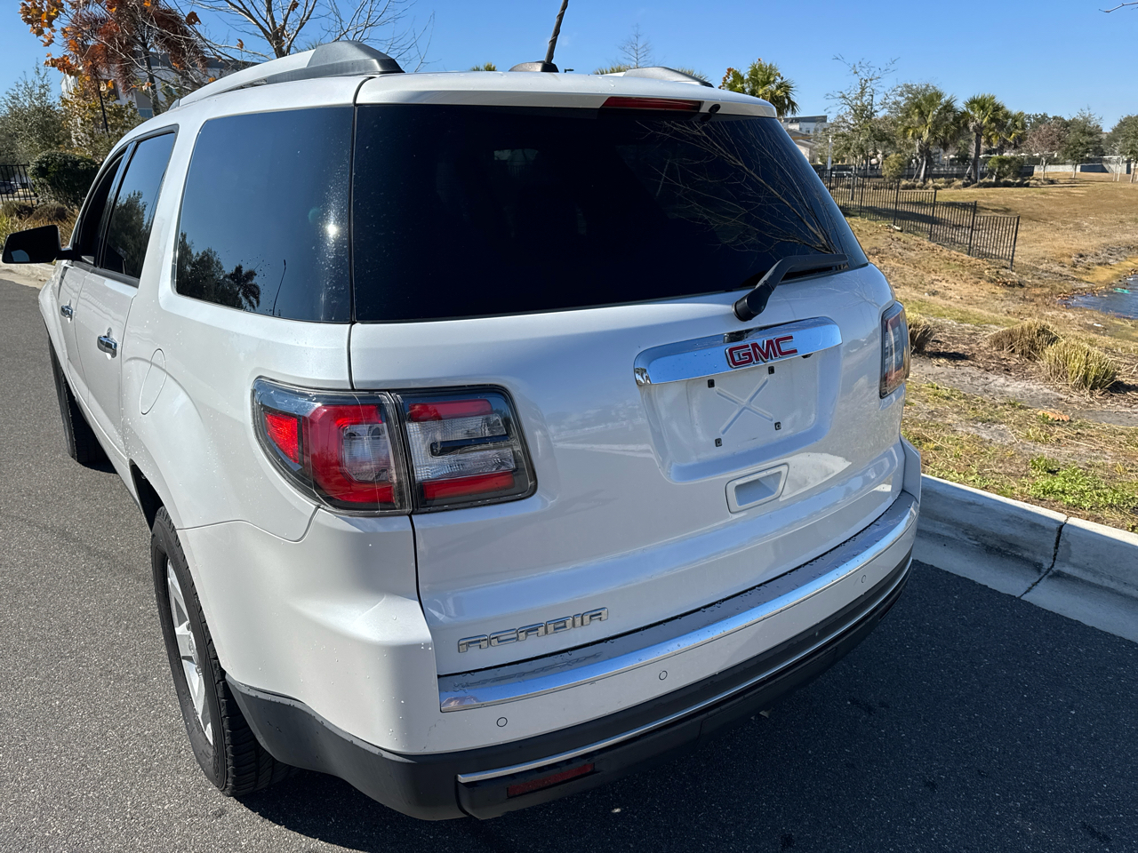 GMC Acadia FWD 4dr SLE w/SLE-2 2016