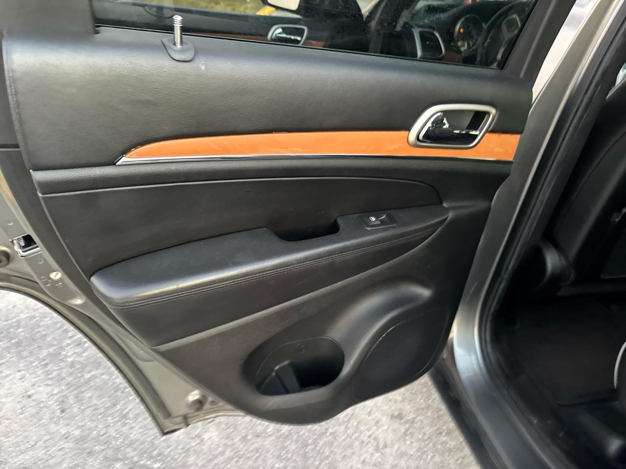 Jeep Grand Cherokee RWD 4dr Overland 2011