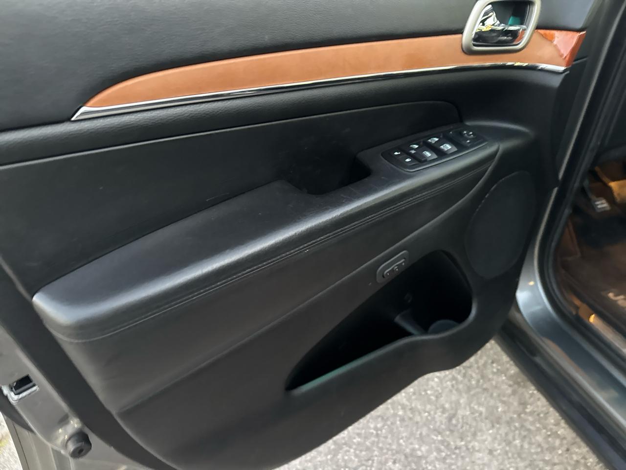 Jeep Grand Cherokee RWD 4dr Overland 2011