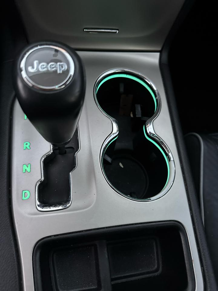 Jeep Grand Cherokee RWD 4dr Overland 2011