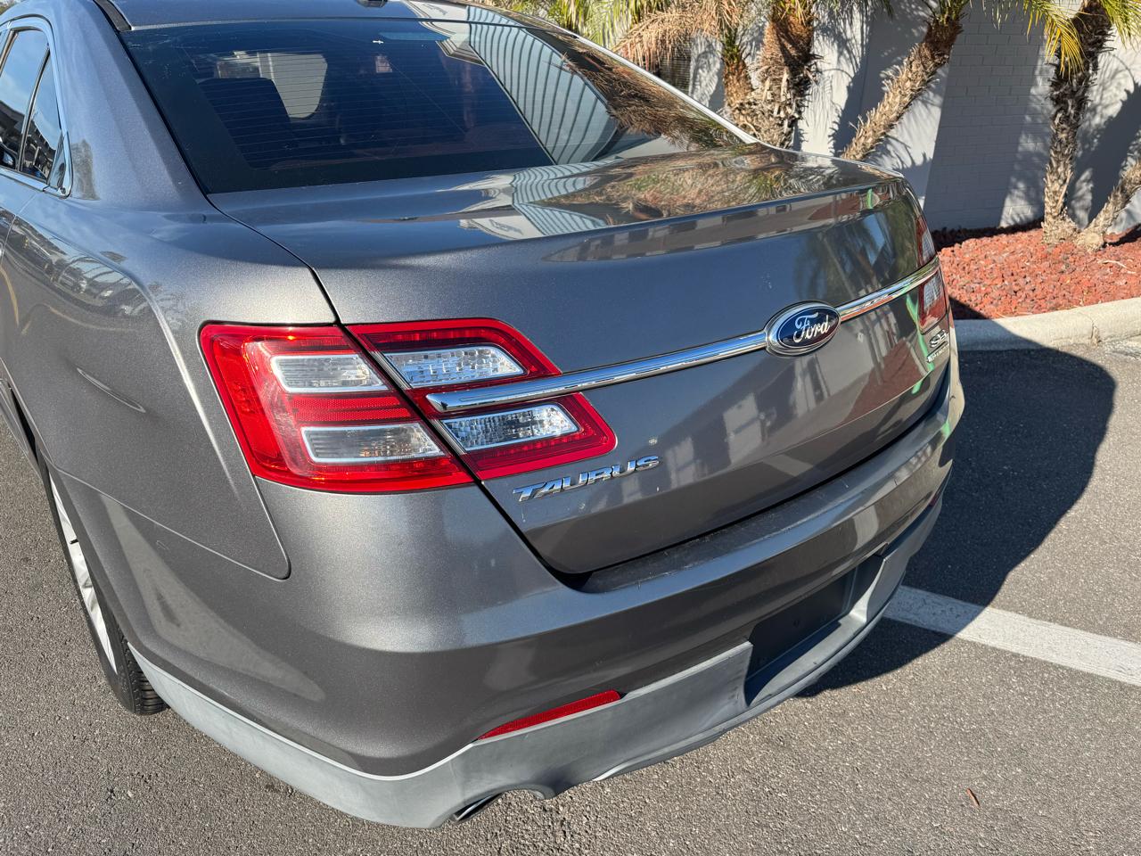 Ford Taurus 4dr Sdn SEL FWD 2014