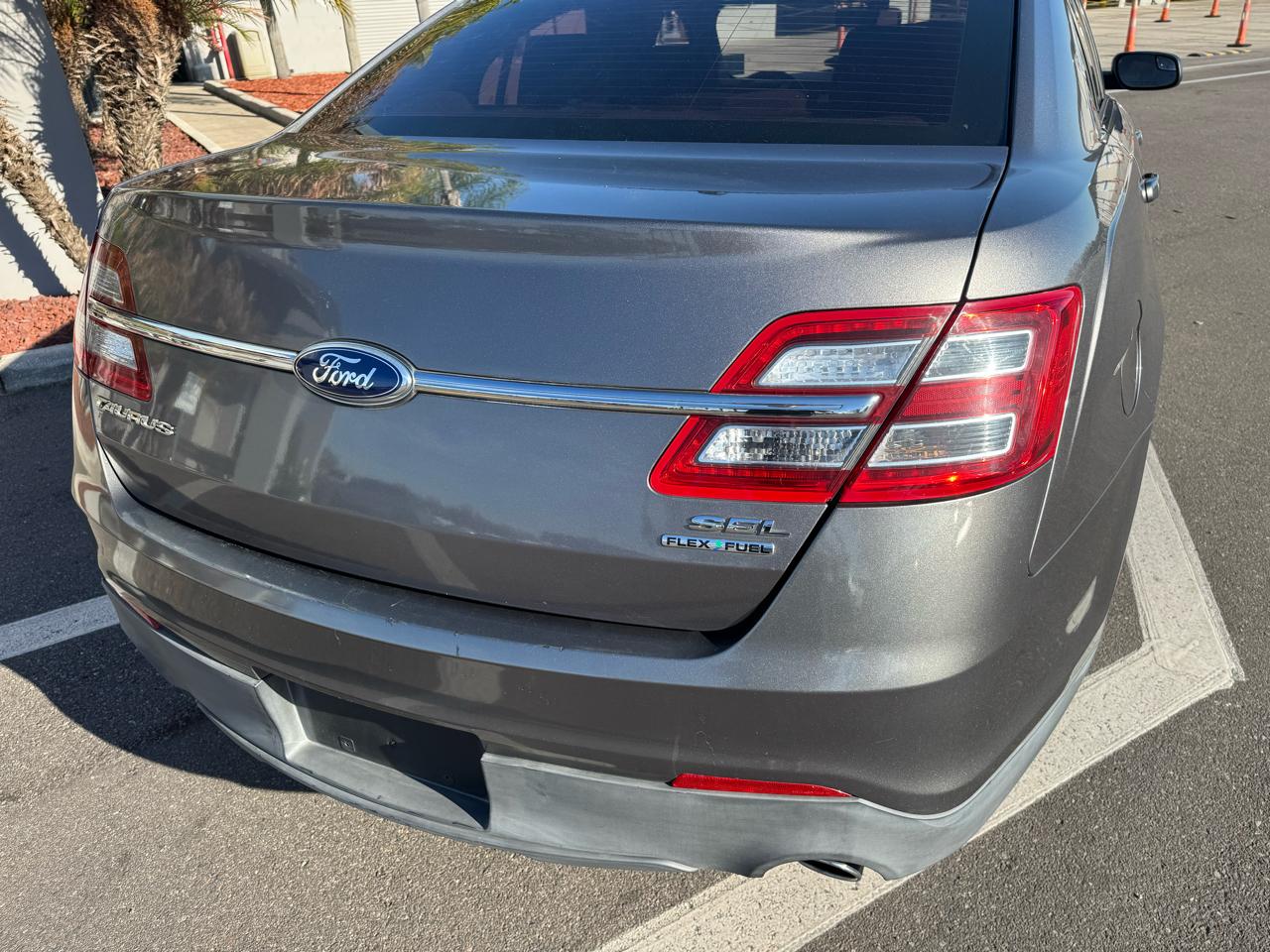 Ford Taurus 4dr Sdn SEL FWD 2014