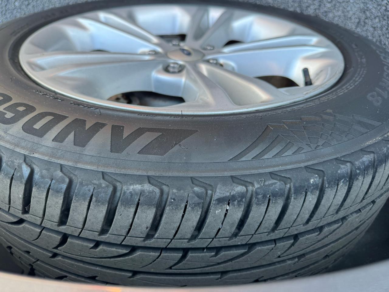 Ford Taurus 4dr Sdn SEL FWD 2014