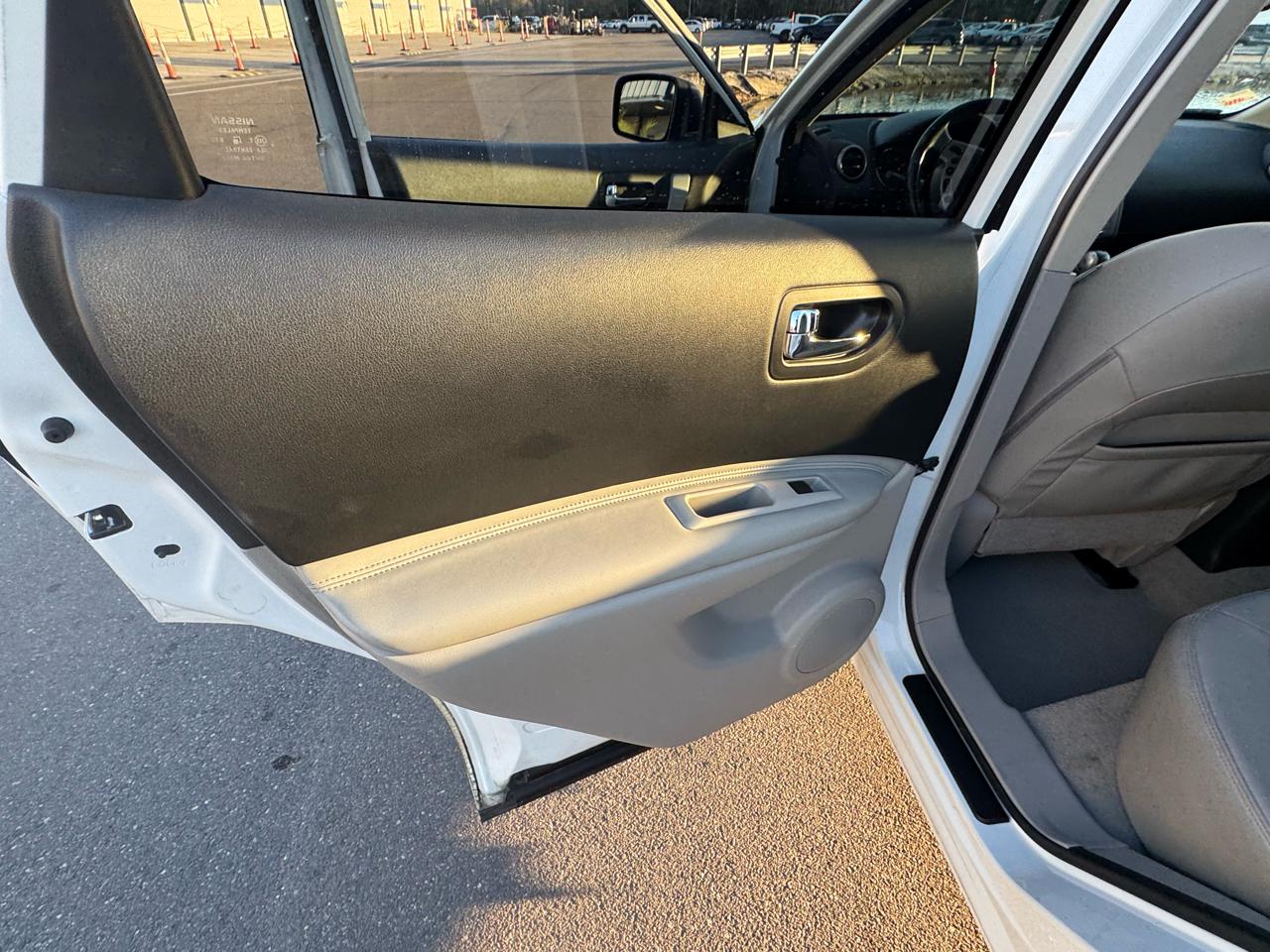 Nissan Rogue FWD 4dr SV 2011