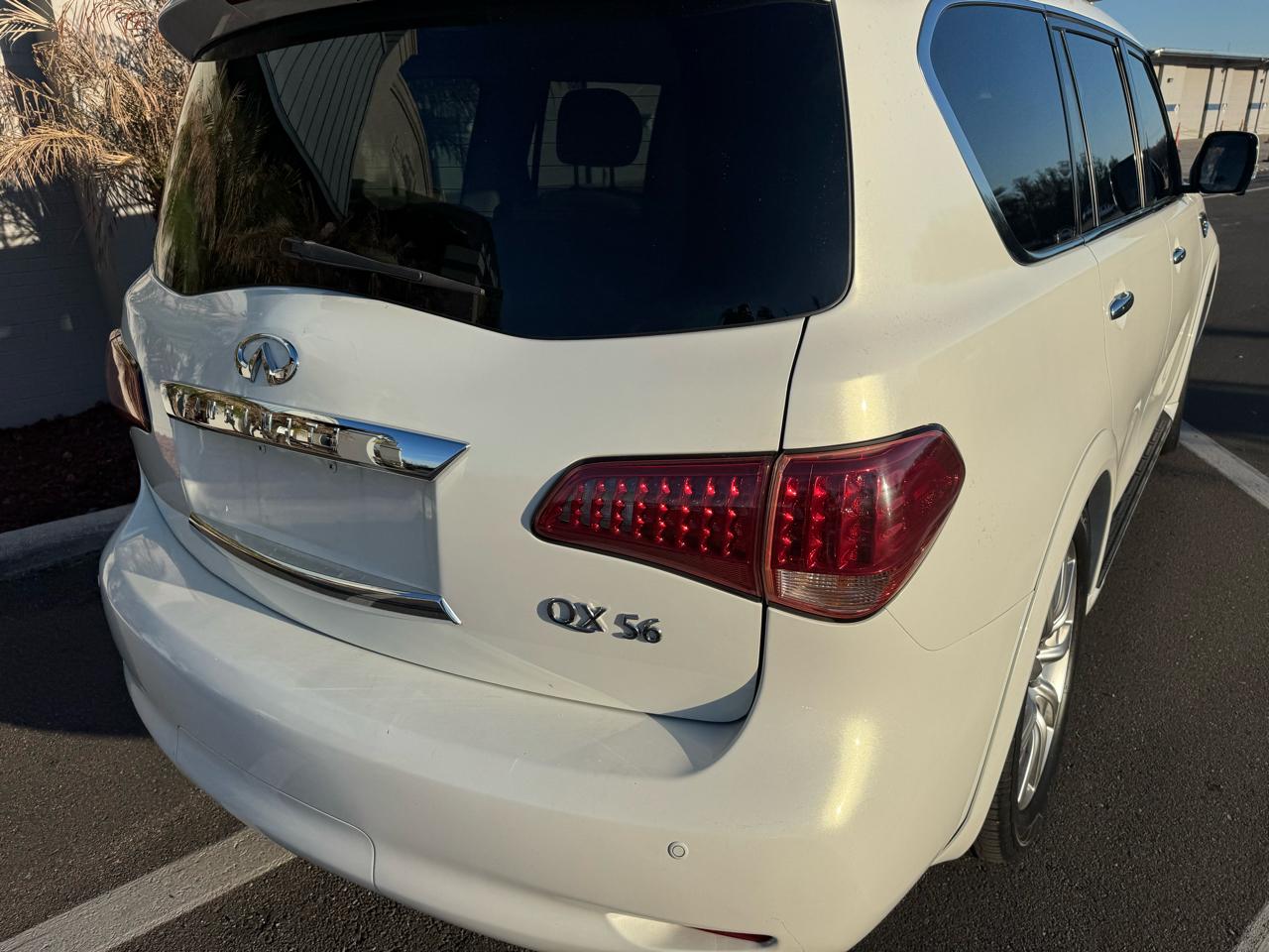 Infiniti QX56 4WD 4dr 7-passenger 2011