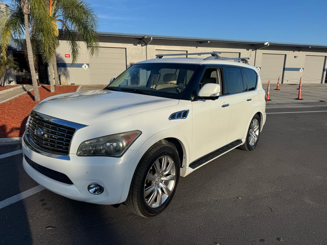 Infiniti QX56 4WD 4dr 7-passenger 2011