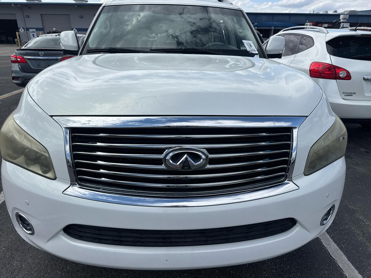 Infiniti QX56 4WD 4dr 7-passenger 2011