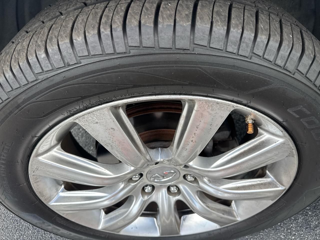 Infiniti QX56 4WD 4dr 7-passenger 2011