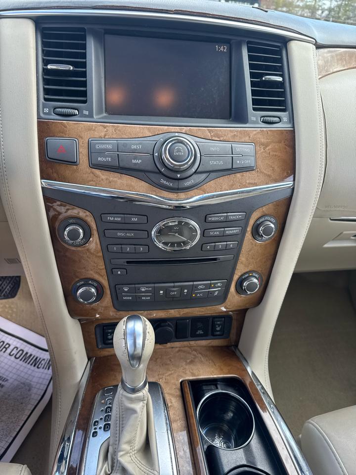 Infiniti QX56 4WD 4dr 7-passenger 2011