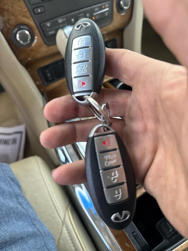 Infiniti QX56 4WD 4dr 7-passenger 2011