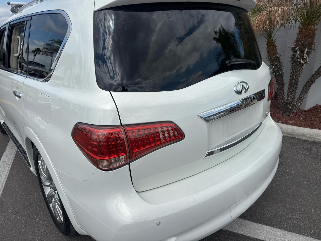 Infiniti QX56 4WD 4dr 7-passenger 2011