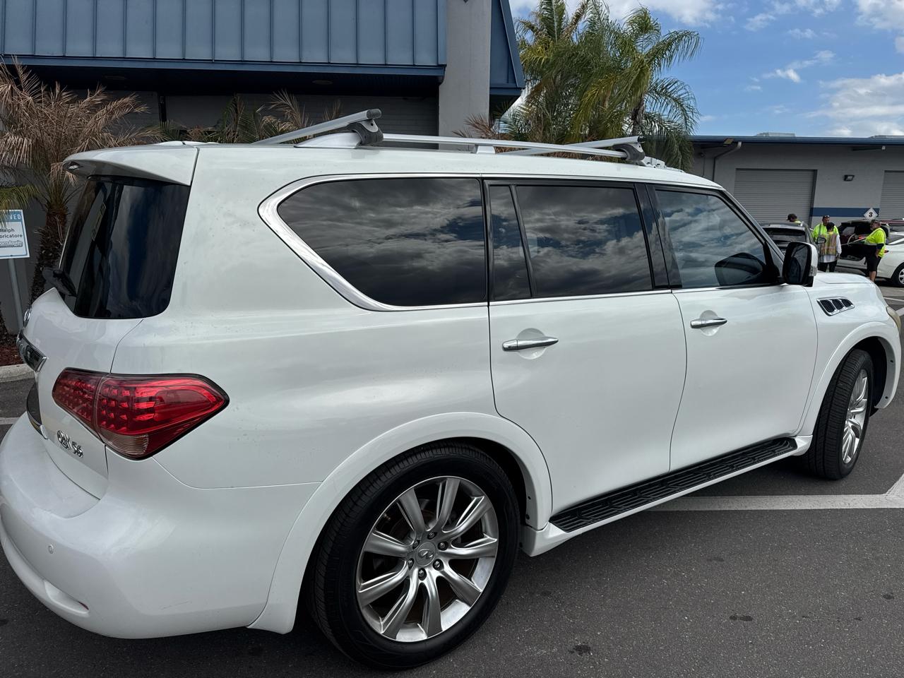 Infiniti QX56 4WD 4dr 7-passenger 2011