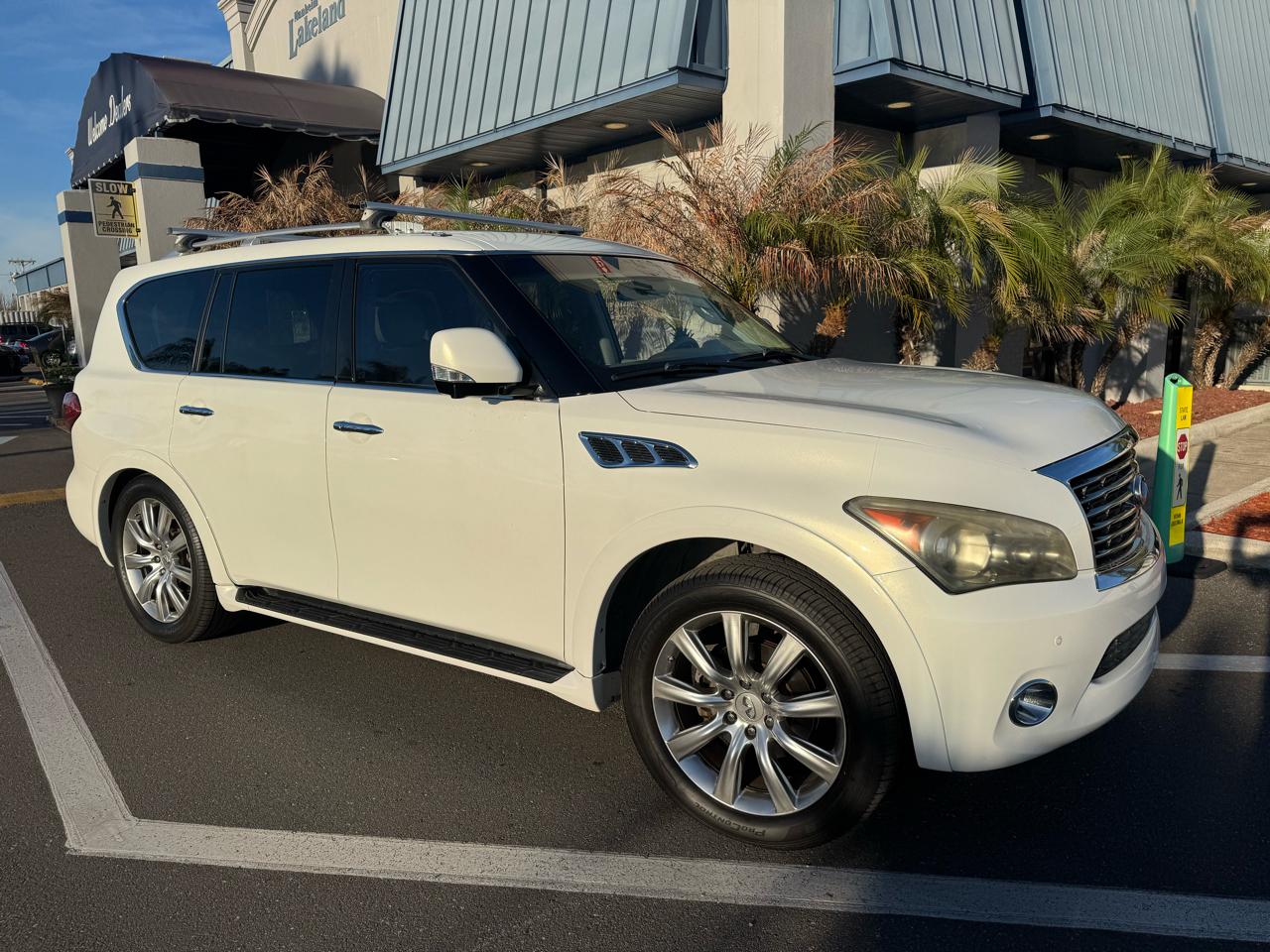 Infiniti QX56 4D SUV AWD 2011