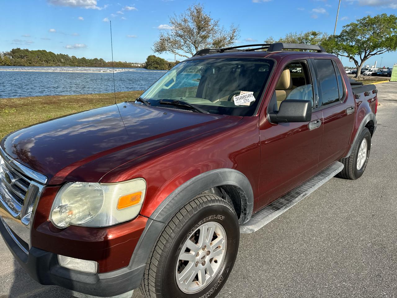 Ford Explorer Sport Trac RWD 4dr XLT 2010