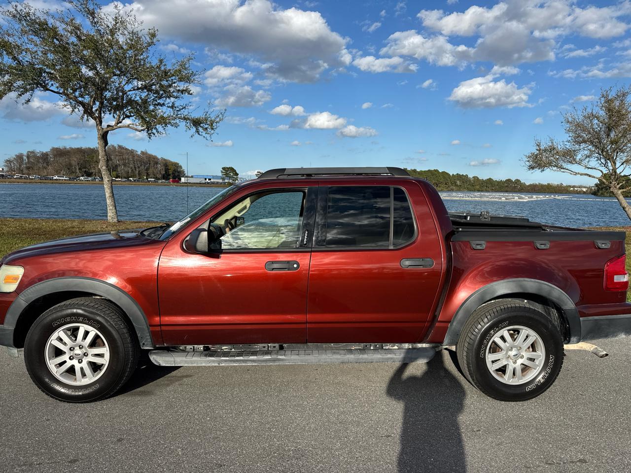 Ford Explorer Sport Trac RWD 4dr XLT 2010