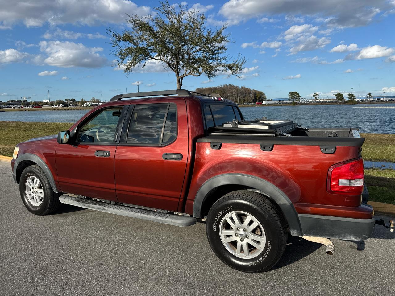 Ford Explorer Sport Trac RWD 4dr XLT 2010