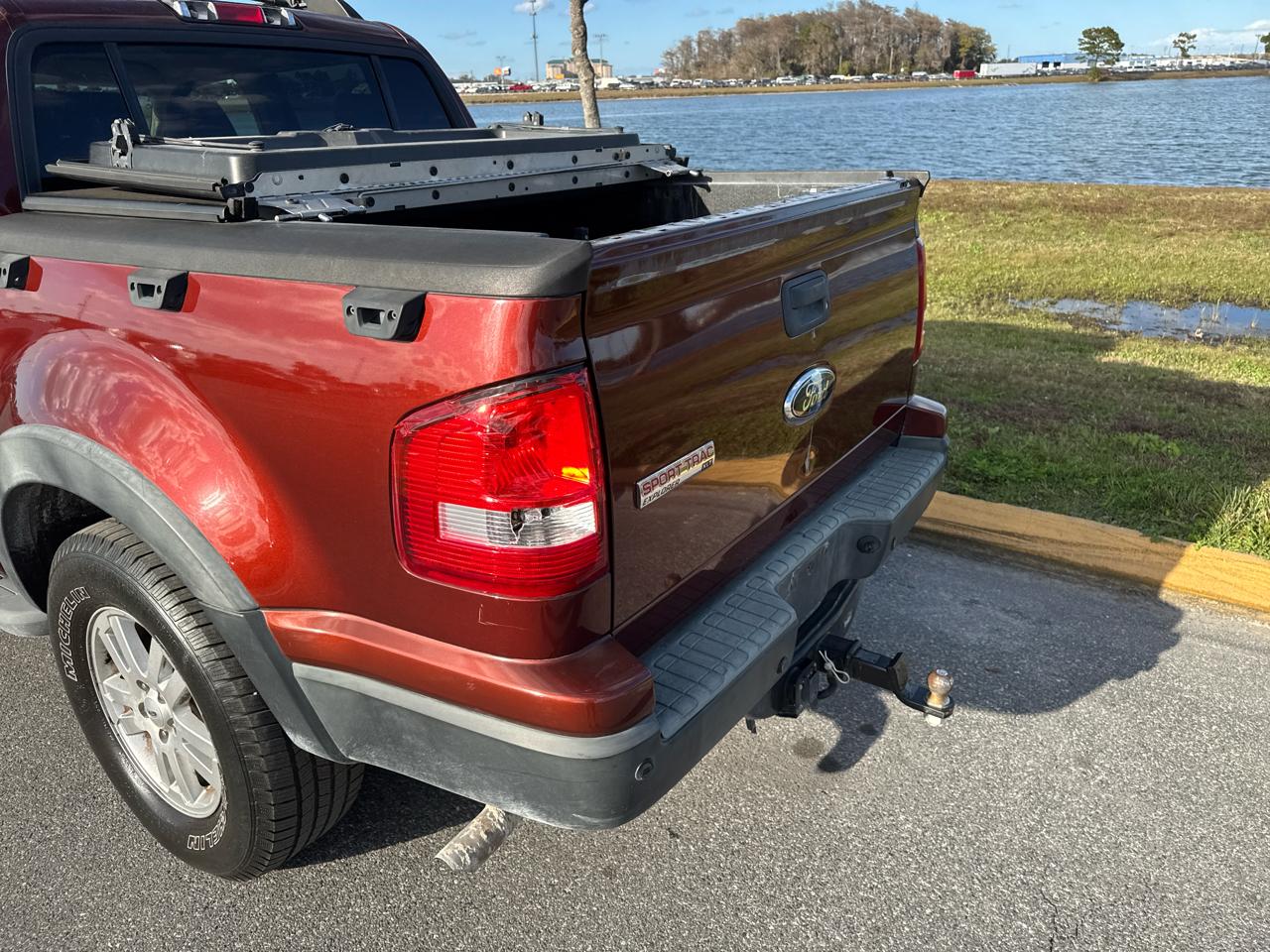 Ford Explorer Sport Trac RWD 4dr XLT 2010