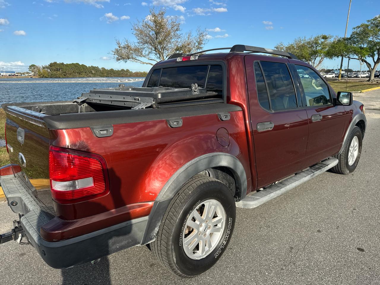 Ford Explorer Sport Trac RWD 4dr XLT 2010