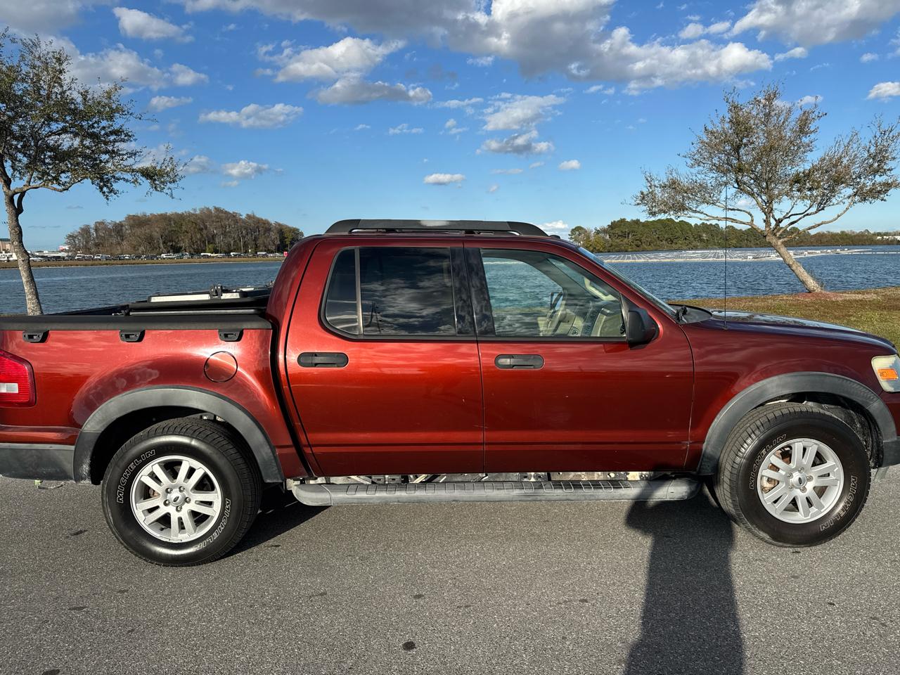 Ford Explorer Sport Trac RWD 4dr XLT 2010