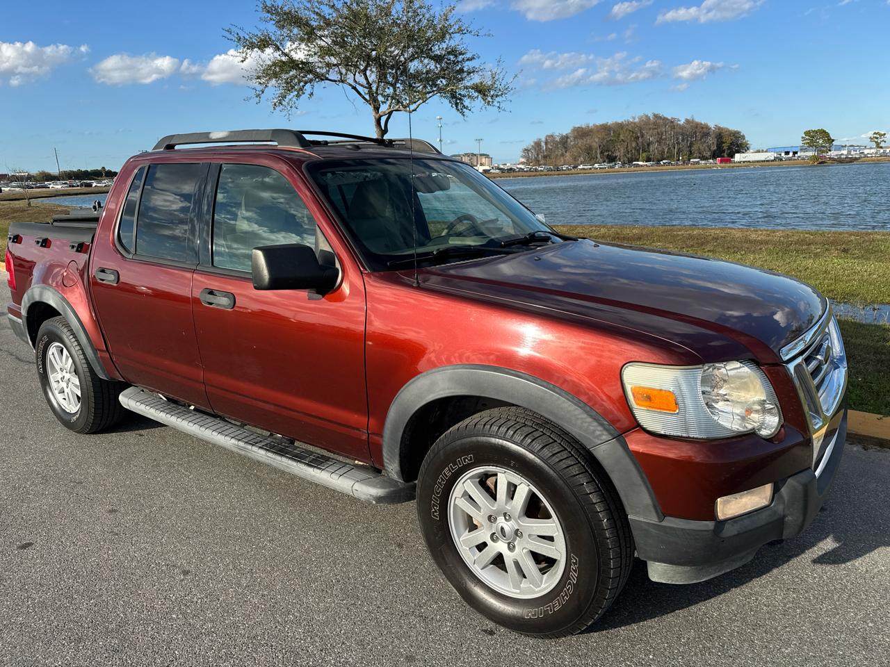 Ford Explorer Sport Trac RWD 4dr XLT 2010