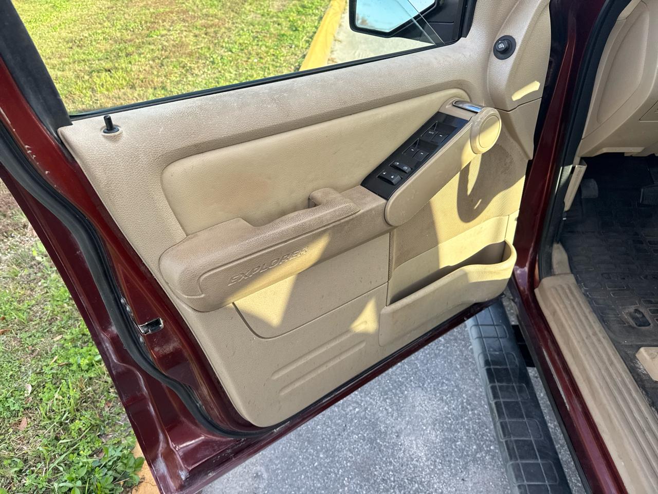 Ford Explorer Sport Trac RWD 4dr XLT 2010