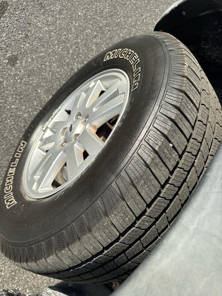 Ford Explorer Sport Trac RWD 4dr XLT 2010