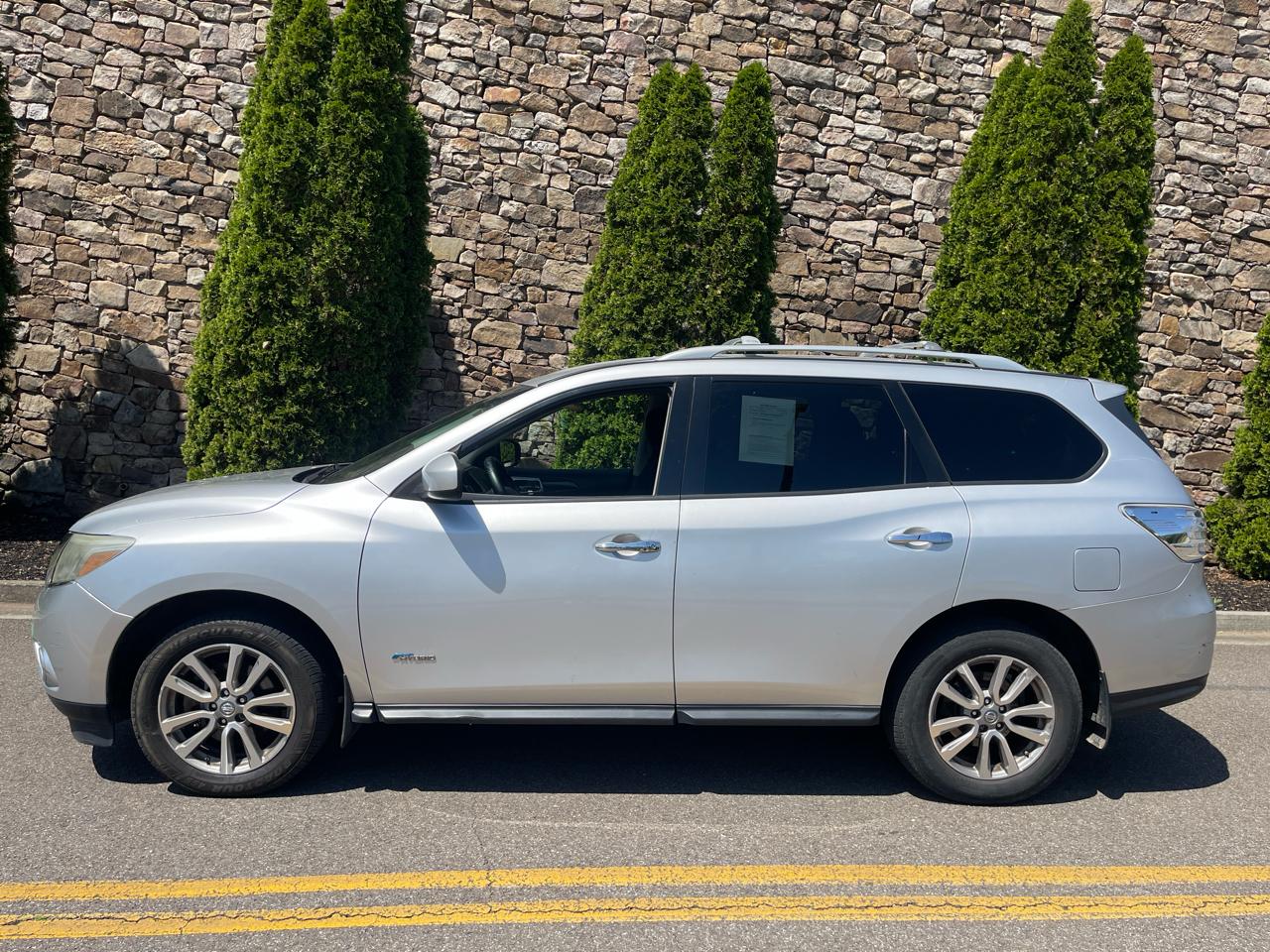 Nissan Pathfinder 4WD 4dr SV Hybrid 2014