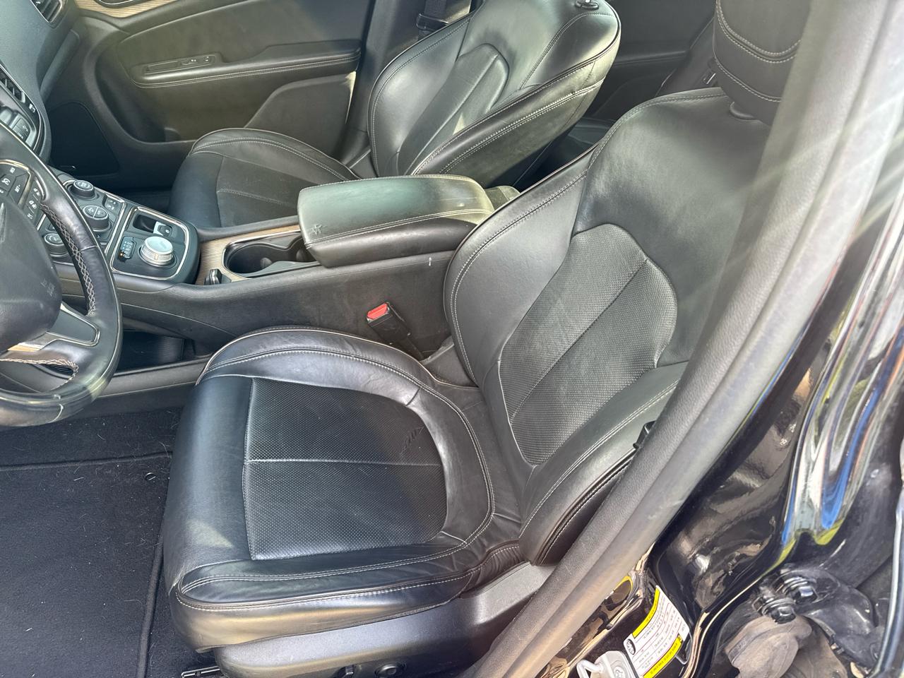 Chrysler 200 4dr Sdn C AWD 2015