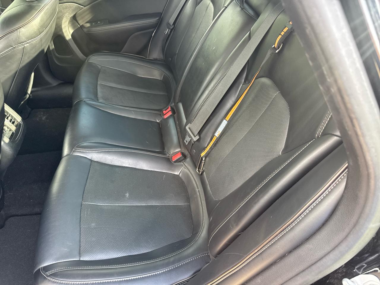 Chrysler 200 4dr Sdn C AWD 2015