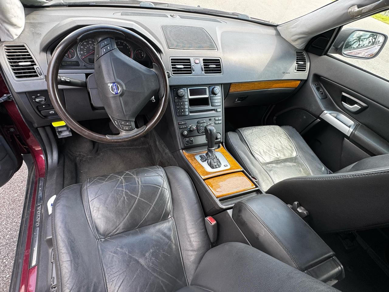 Volvo XC90 4dr 2.9L Twin Turbo AWD w/3rd Row 2004