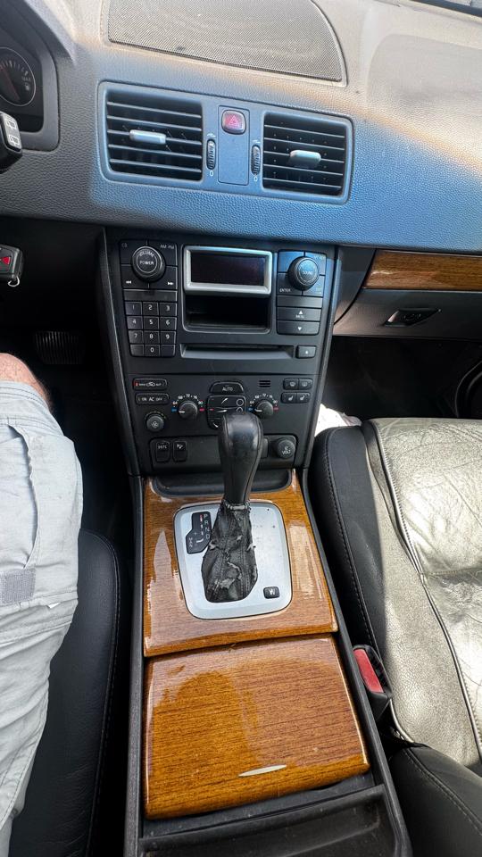 Volvo XC90 4dr 2.9L Twin Turbo AWD w/3rd Row 2004