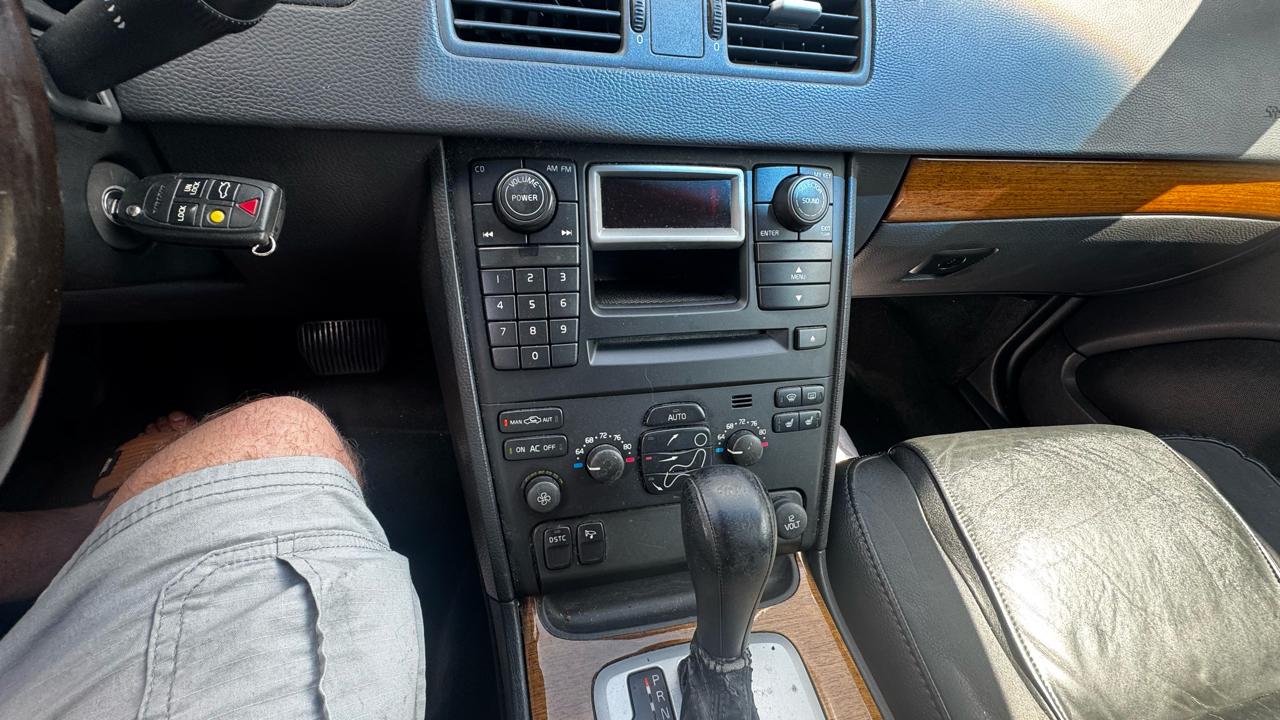 Volvo XC90 4dr 2.9L Twin Turbo AWD w/3rd Row 2004