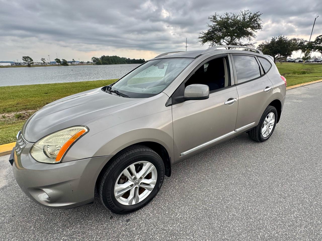 Nissan Rogue FWD 4dr SV 2013