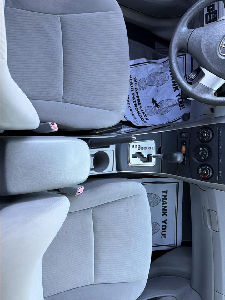 Toyota Corolla 4dr Sdn Man (Natl) 2010