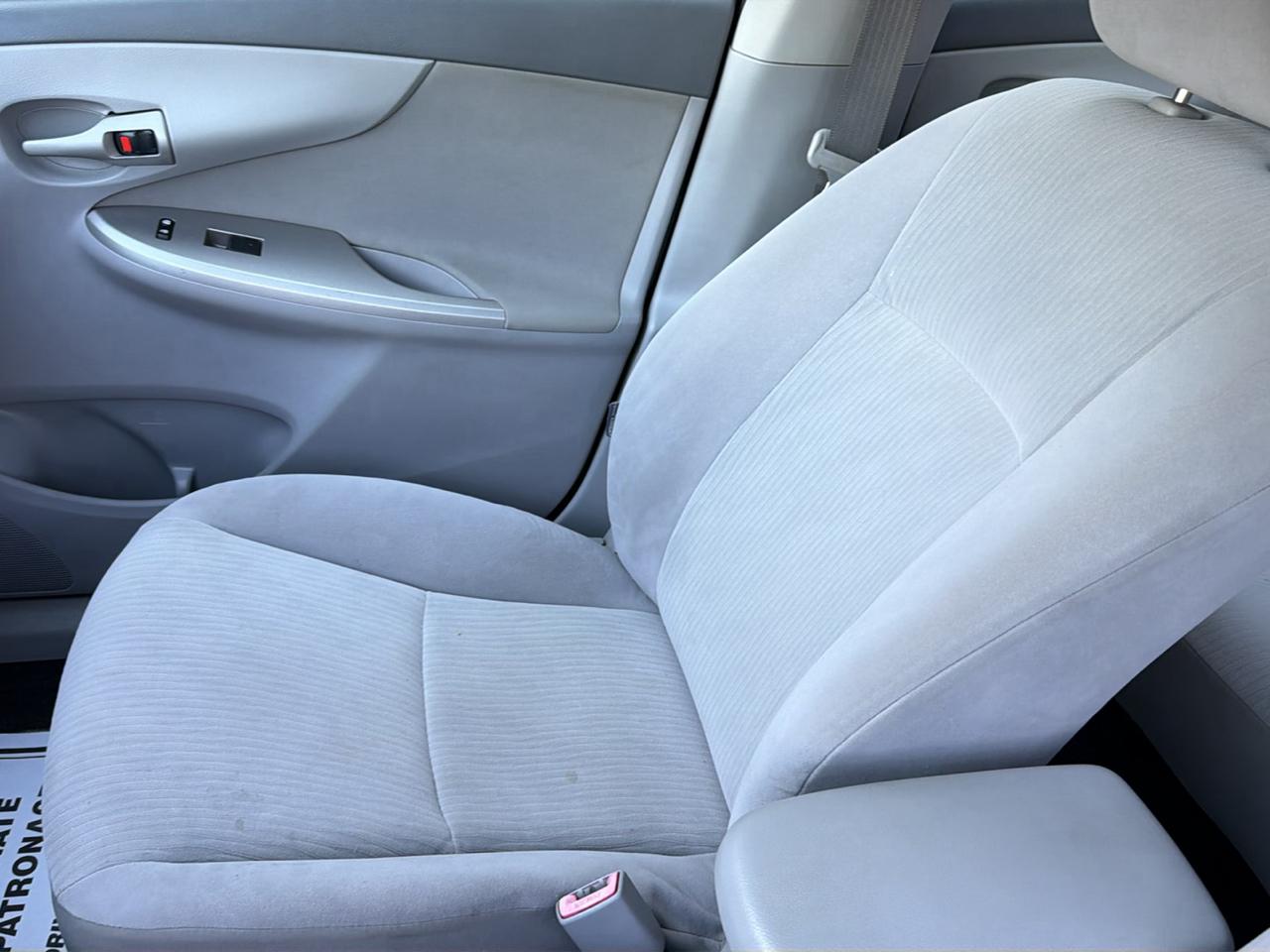 Toyota Corolla 4dr Sdn Man (Natl) 2010