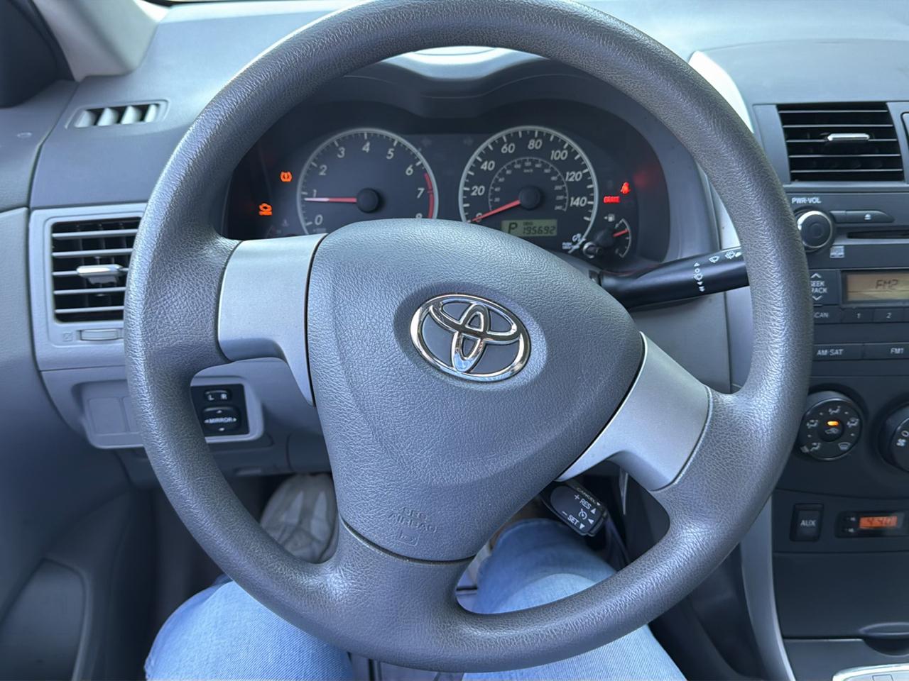 Toyota Corolla 4dr Sdn Man (Natl) 2010